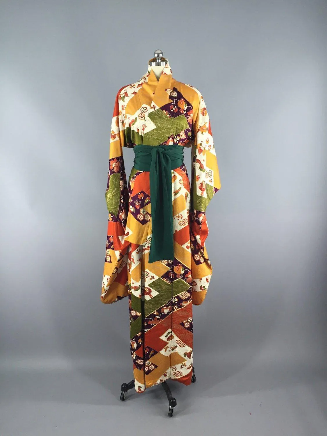 1970s Vintage Silk Kimono Robe Dressing Gown Furisode