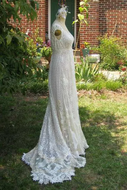 Cap-Sleeve Deep-V-Neck Vintage Lace Wedding Dress With Flower And Sweep Train-714972